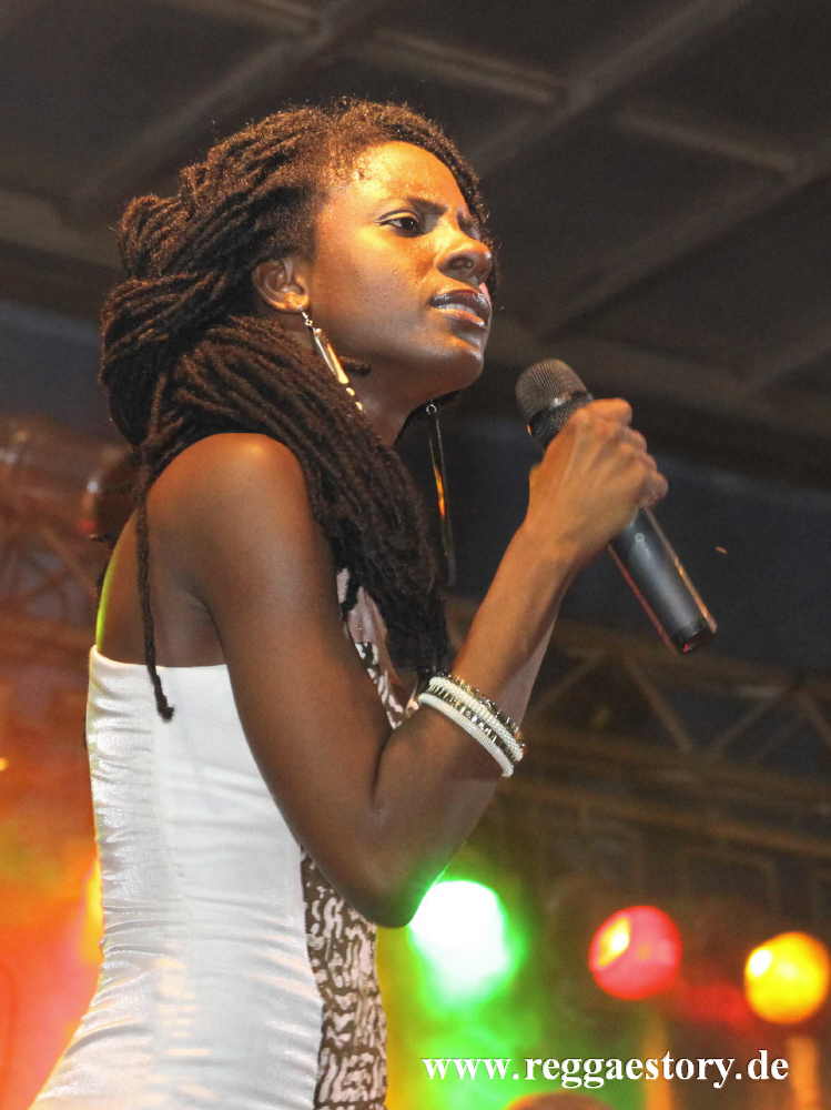 Jah9