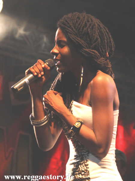 Jah9