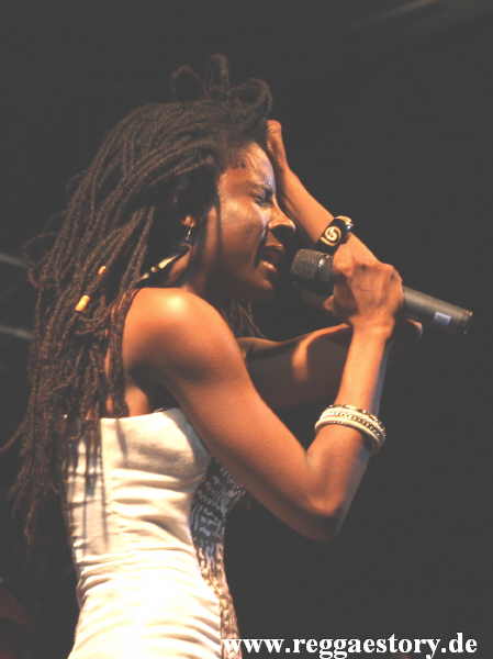Jah9