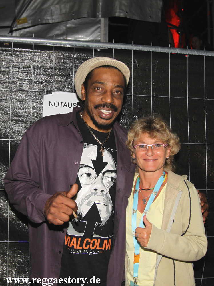 Earl Sixteen
