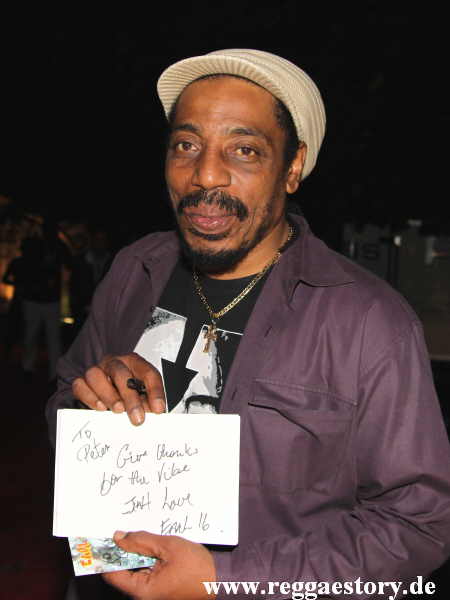 Earl Sixteen