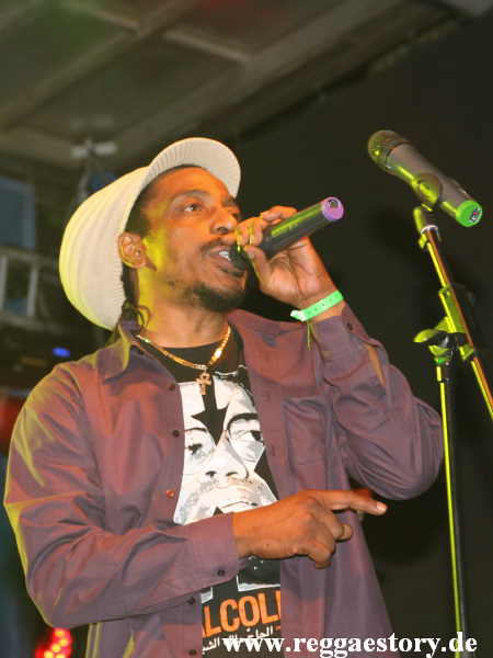 Earl Sixteen