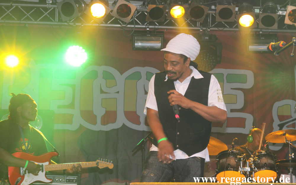Earl Sixteen