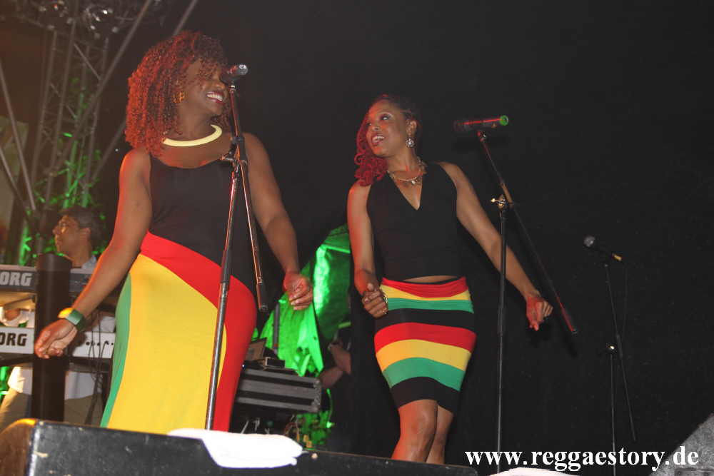 Backgroundsinger bei Jah Sun