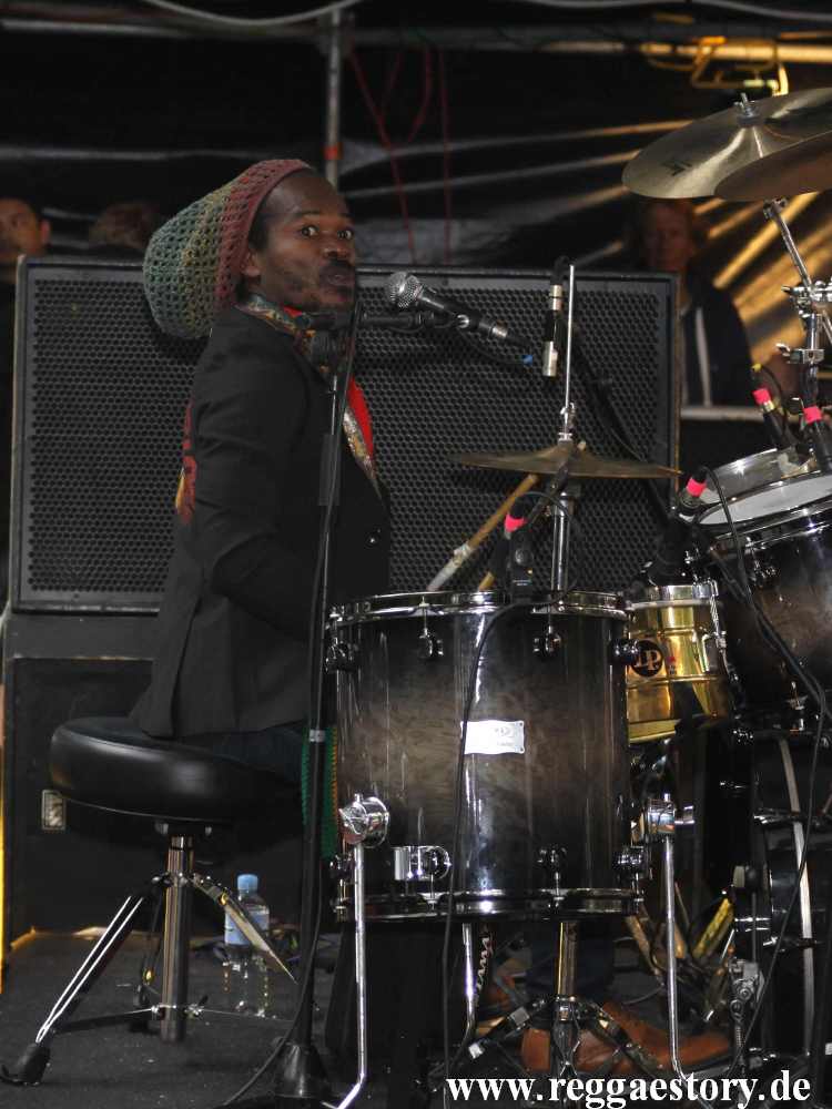 Uprising Roots - Kush McAnuff