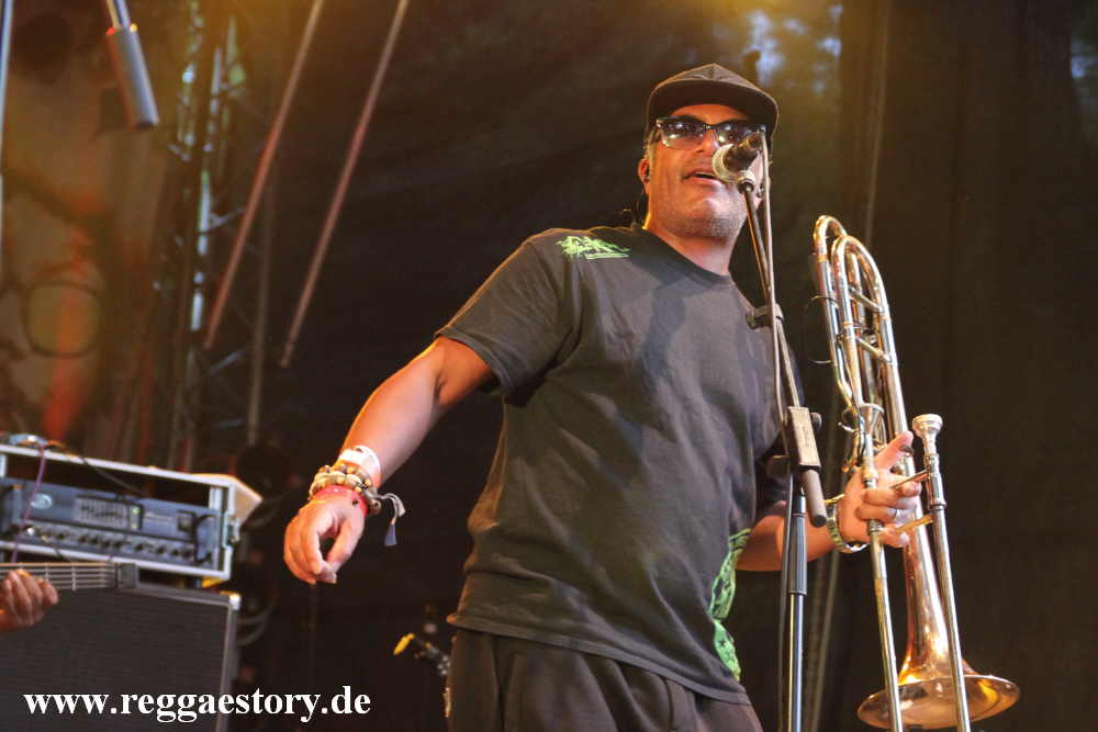 Henry Tenyue @ Horace Andy - Reggae Jam 2017