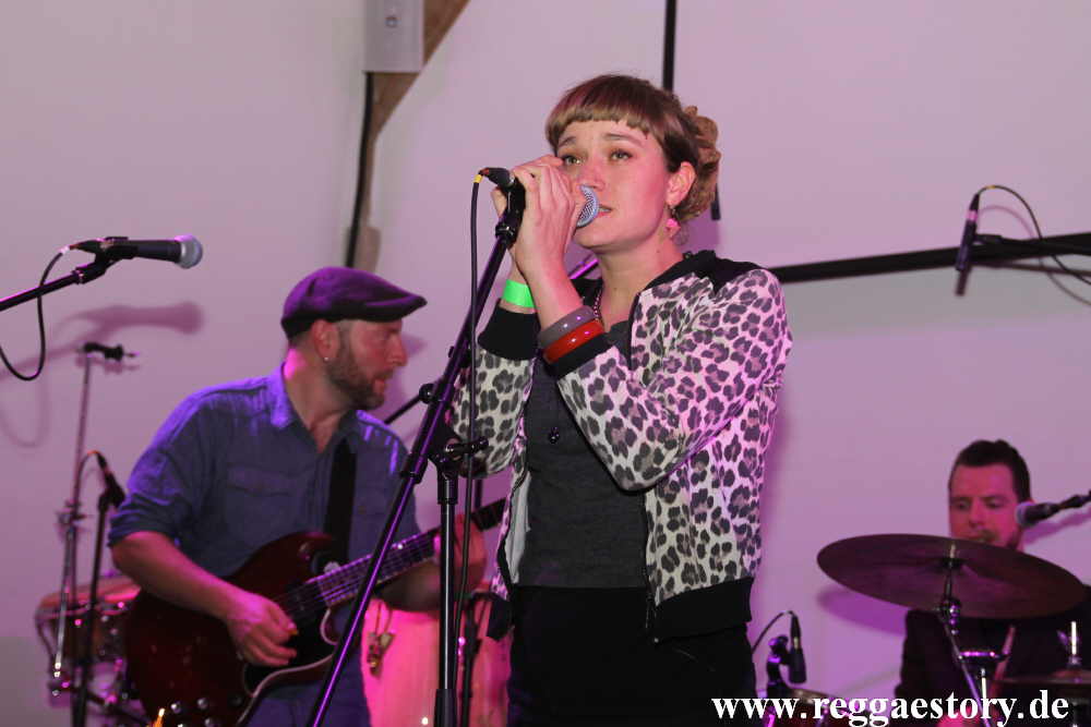 Saral&egrave;ne & The Magic Touch