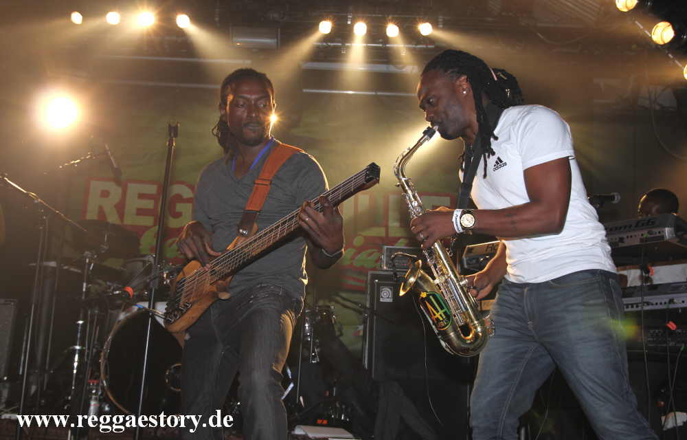 Unit Band @ Romain Virgo
