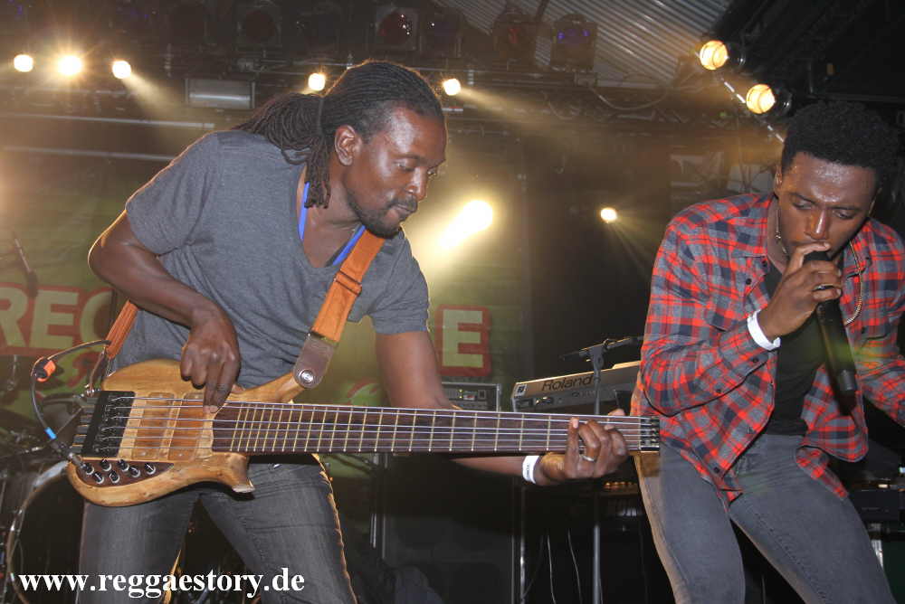 Unit Band & Romain Virgo