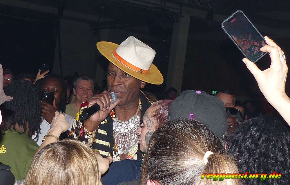 Eek-A-Mouse - Astra Berlin