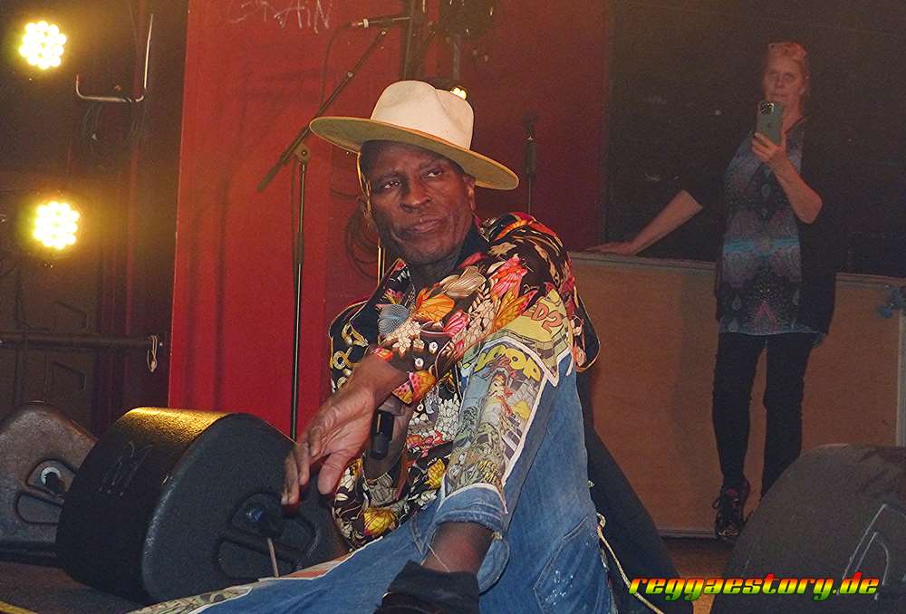 Eek-A-Mouse - Astra Berlin