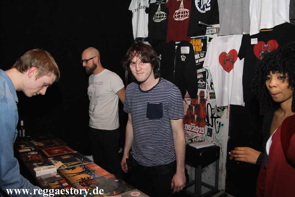 Merchandise von Hollie Cook & The Skints