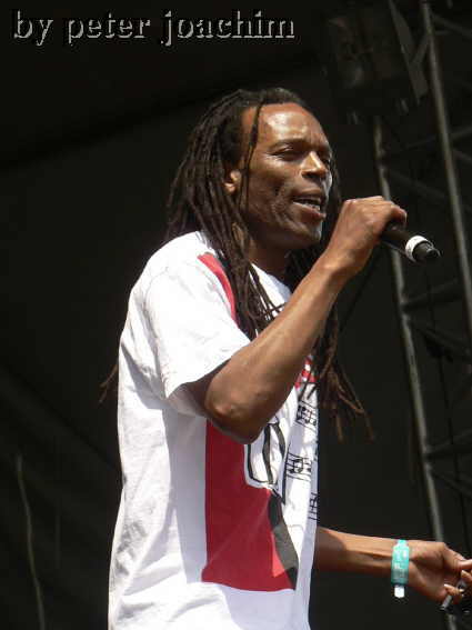 Ranking Roger bei Police In Dub