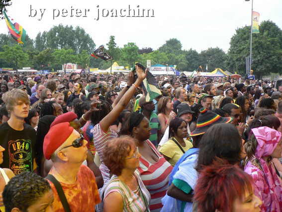 bei Sly & Robbie Taxigang feat. Bitty McLean