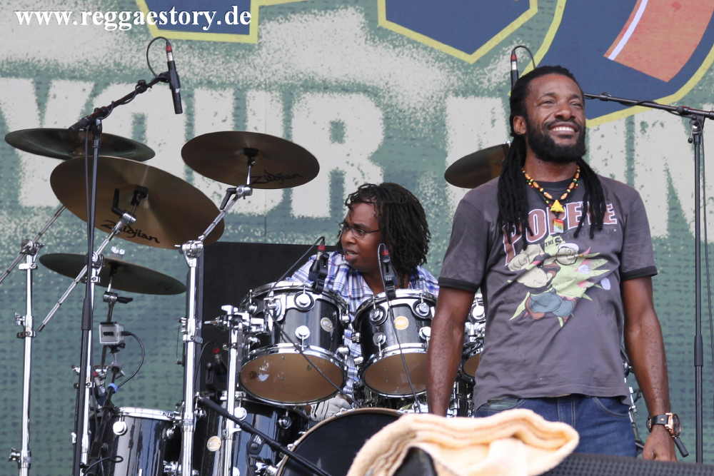 Junior Kelly & The Roots Harmonics Band