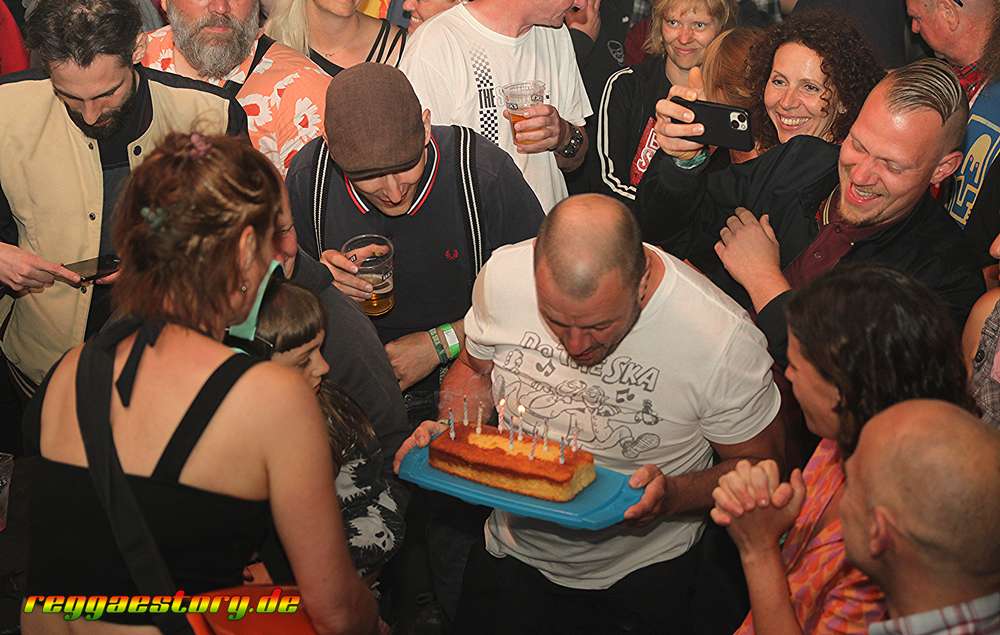 @ The Hotknives - Birthday - TIS 2025