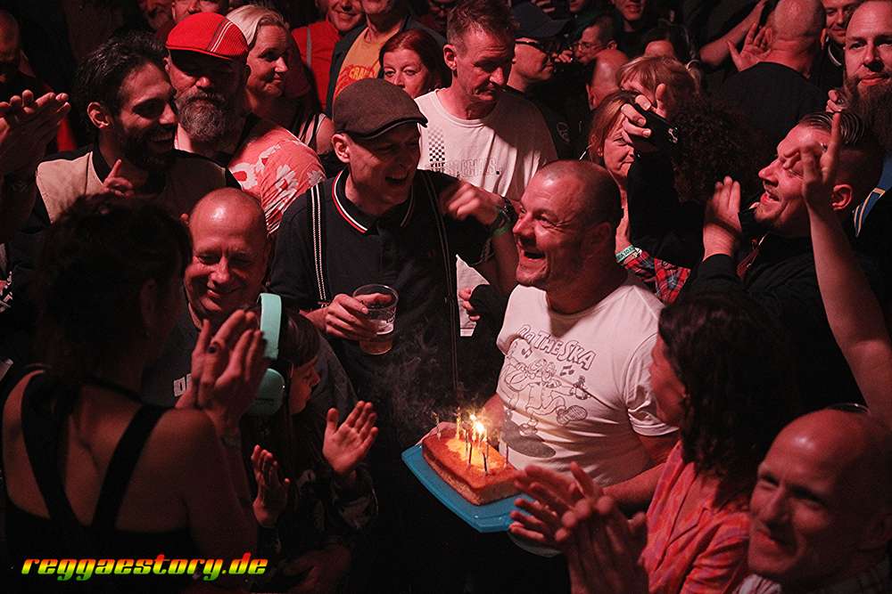 @ The Hotknives - Birthday - TIS 2025