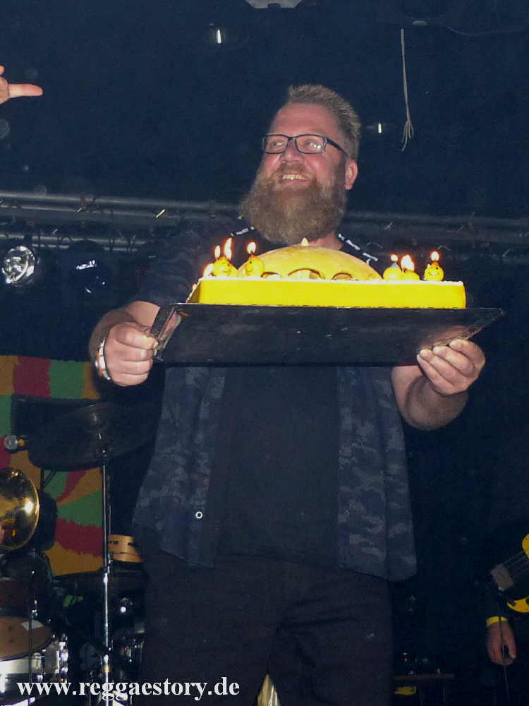 25 Jahre Yellow Umbrella - Torte mit Rajko