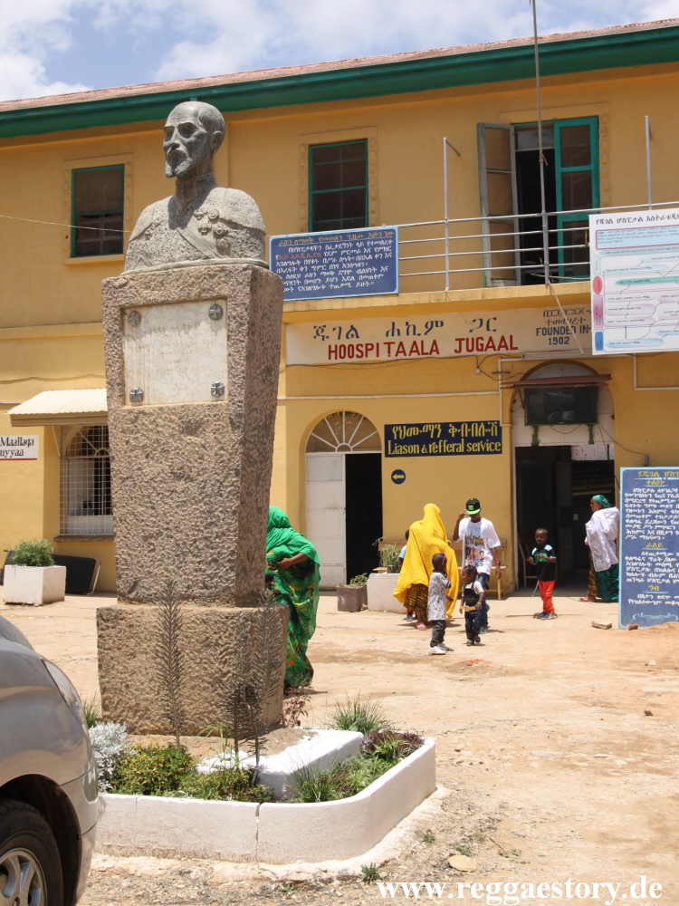 Ethiopia - Harar - Jugol - Misrak Arbegnoch Hospital - Ras Makonnen Statue