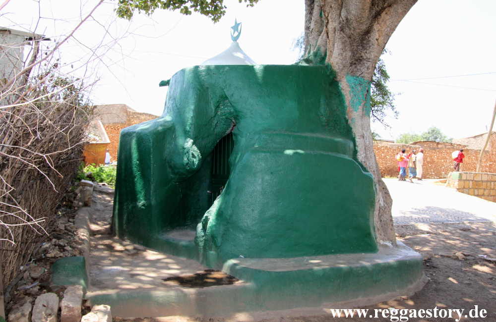 Aw Ansar Tomb