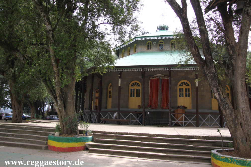 Keranyo Medhanealem Church - Addis Ababa