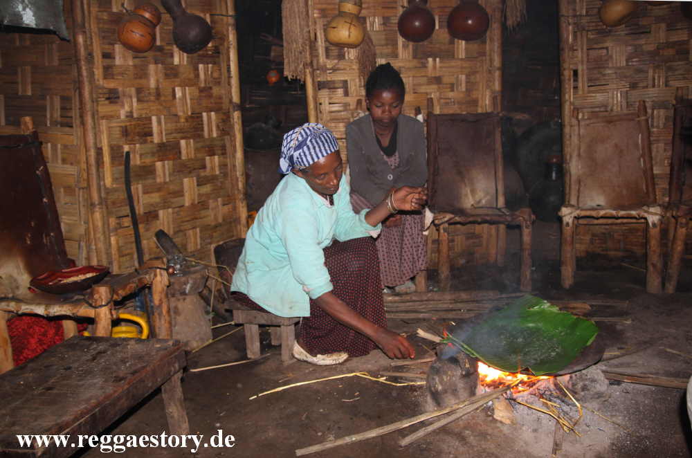 Ensete-Brotherstellung - Dorze Village - Arba Minch - Ethiopia