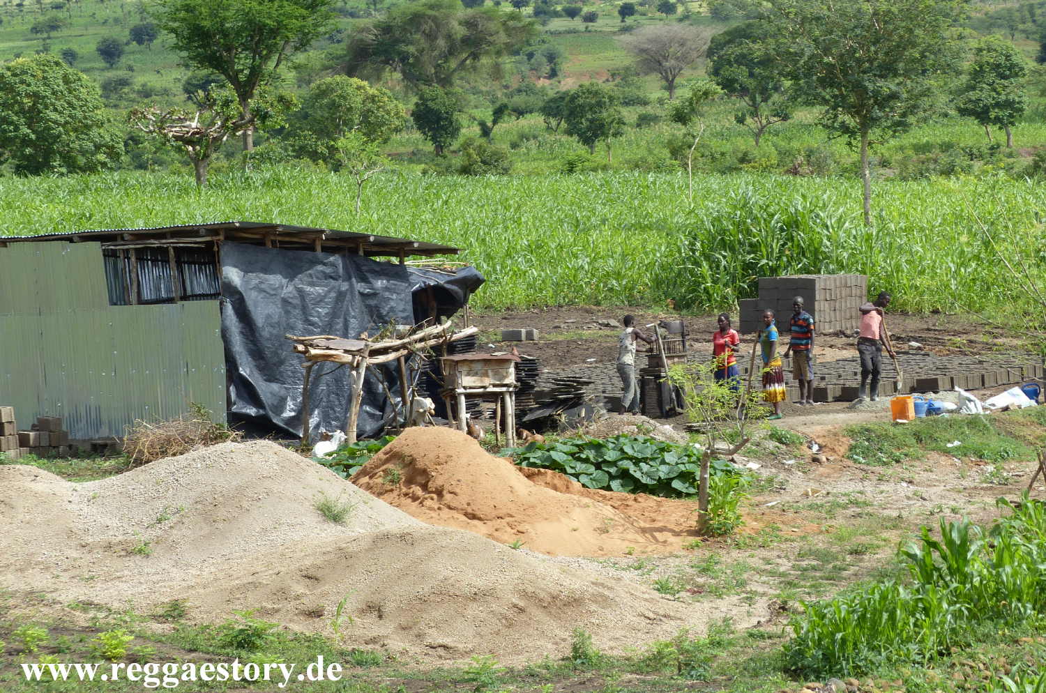 Herstellung von Betonhohlblocksteinen - &Auml;thiopien