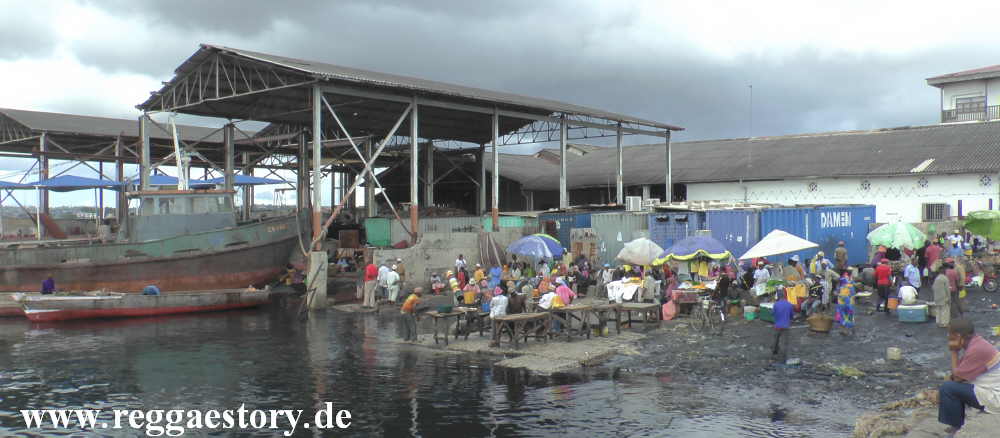 Zanzibar - Stone Town - Fischmarkt Dhauhafen
